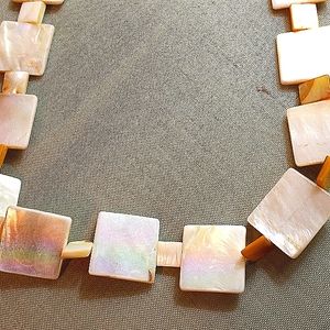 Yellow mother-of-pearl necklace